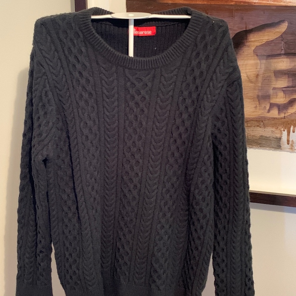 Rocorose dark green cabled sweater. Never worn . 55β retsil